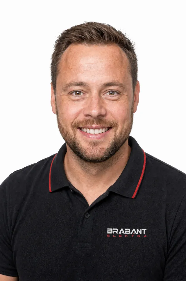 Jeroen, monteur storingen en spoed bij Brabant Elektra, in bedrijfskleding